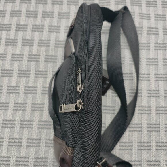 NWT Tumi Alpha Bravo Anti-Theft Chest Sling Bag | Tactical Black Crossbody - Picture 4 of 7